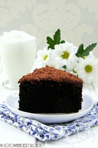 Sródziemnomorskie ciasto czekoladowe z oliwą i cytryną