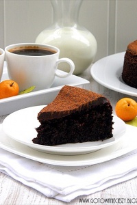 Ciasto czekoladowo orzechowe z gotowanymi pomarańczami